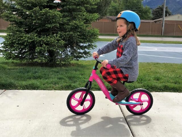 Xe đạp thăng bằng cho trẻ