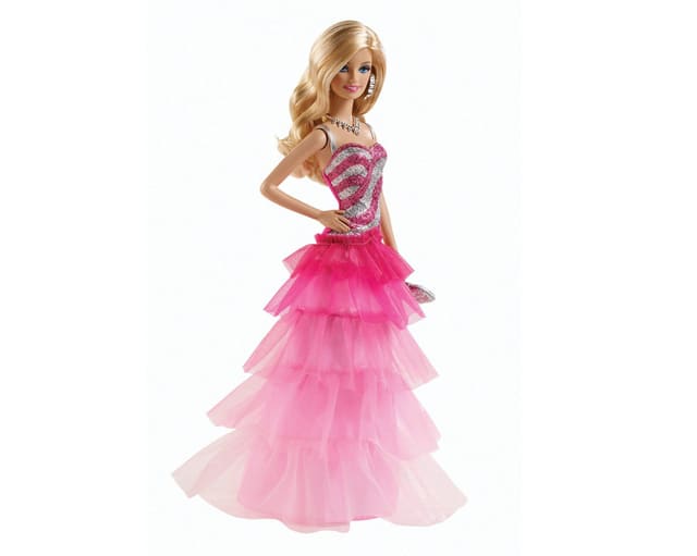 Búp bê Barbie cho bé gái 3 tuổi